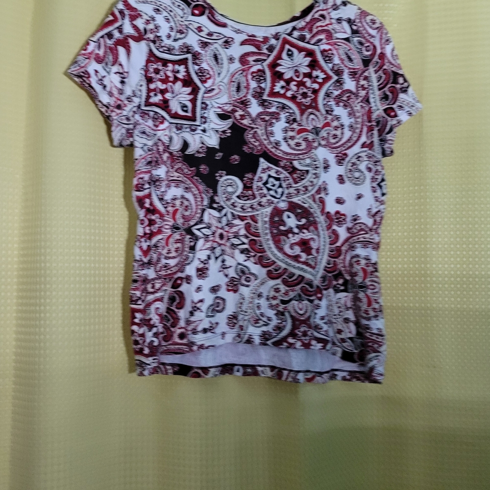 Croft & Barrow Red and White Paisley Short Sleeve Top